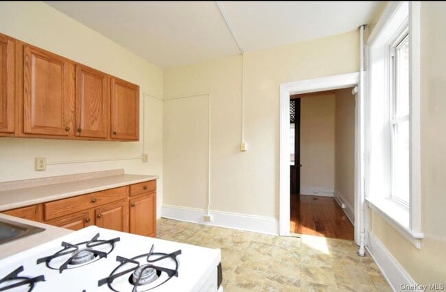 Building Photo - 457 Main St