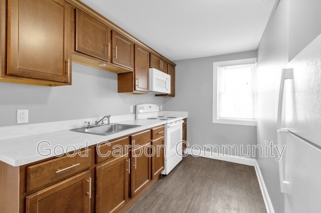 Building Photo - 618 Elmwood Ave