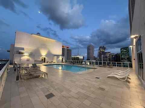 Building Photo - 133 NE 2nd Ave