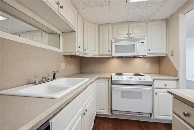 Building Photo - 1801 Lavaca St