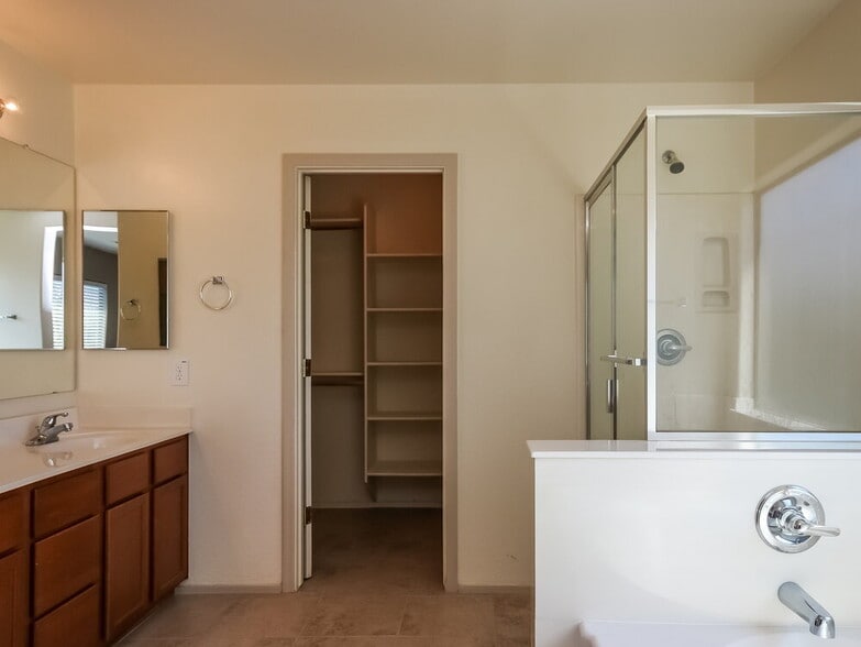 Building Photo - 15445 W Jenan Dr