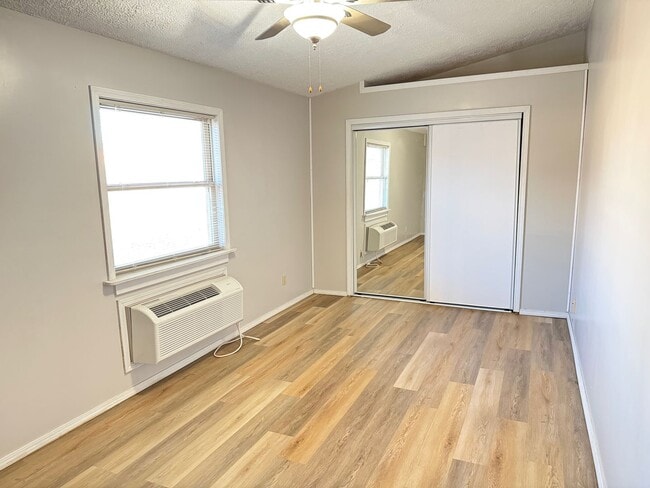 Building Photo - Charming 3-bedroom, 1.5-bathroom house in Normal