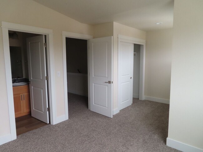 Building Photo - 2514 Justine Ln