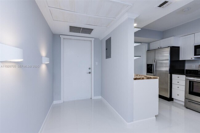 Building Photo - 3090 N Course Dr