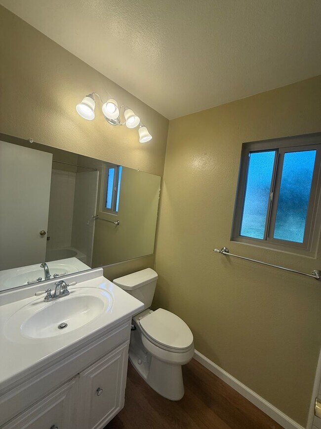 Building Photo - An Amalfi Model for Rent in Leisure Village