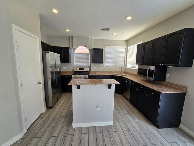 Building Photo - 4 Bedroom Rhodes Ranch Home