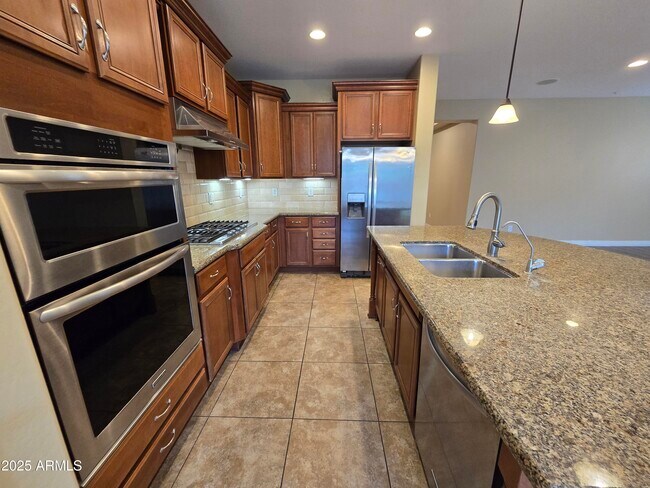Building Photo - 4540 E Portola Valley Dr