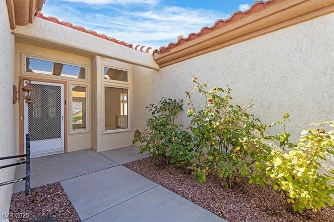 Building Photo - 2652 Youngdale Dr