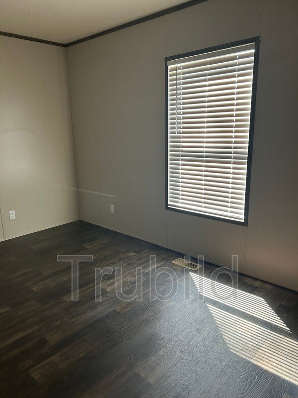 Building Photo - 99a Somerset Dr