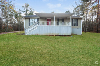 Building Photo - Cozy 3 Bedroom