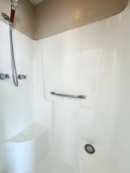 Building Photo - 401 NE 115th St