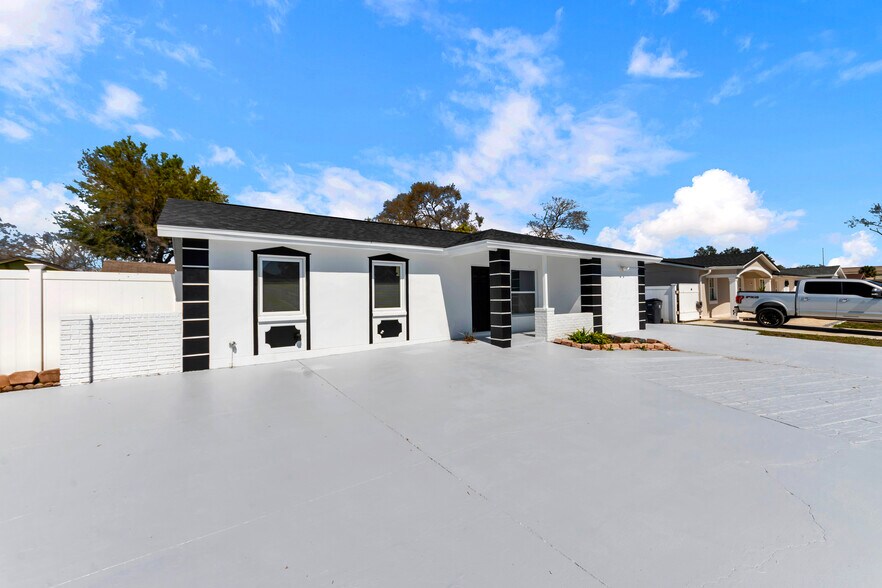 Building Photo - 6013 W Knox St