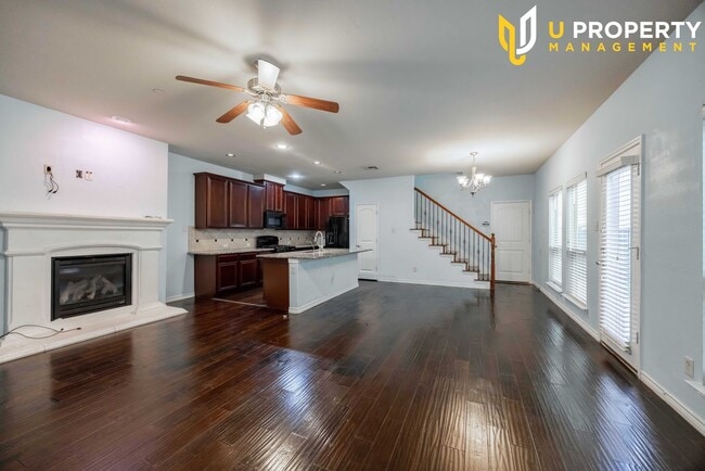 Building Photo - LUXURY TOWNHOME IN CRAIG RANCH COMMUNITY