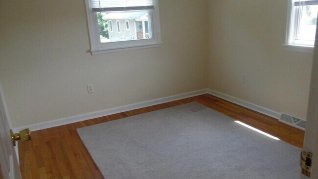 Building Photo - 110 E 30th St