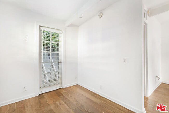 Building Photo - 3472 Rowena Ave