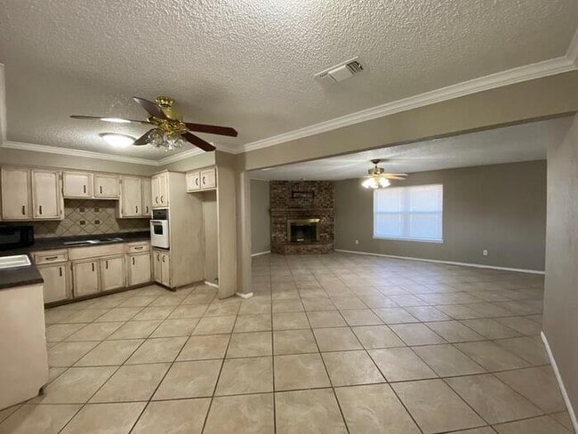 Building Photo - Country living near town! 3 bed 2 bath hom...