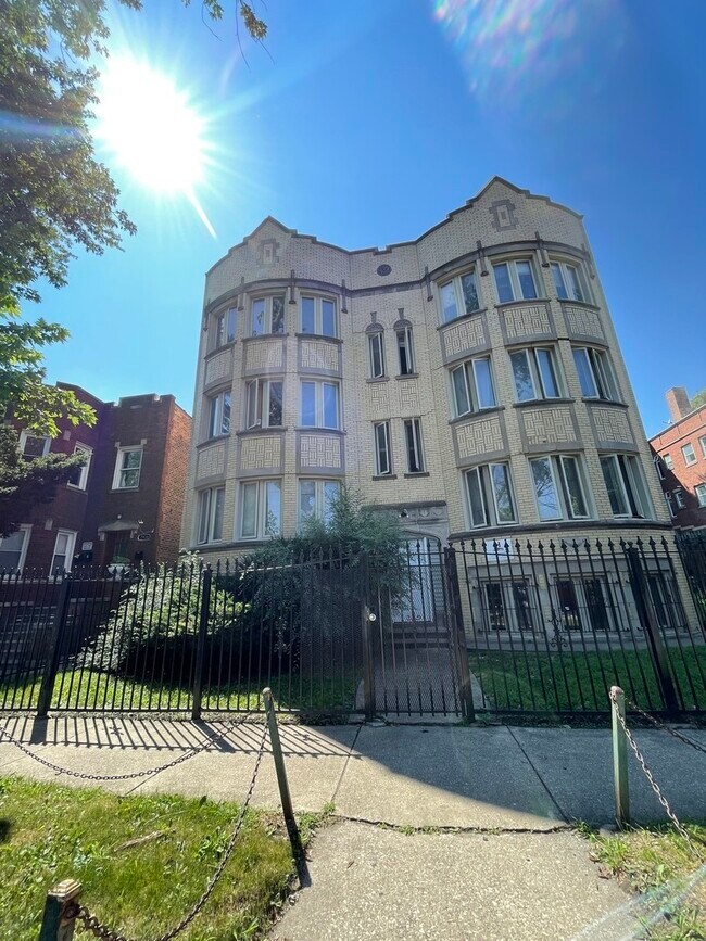 Primary Photo - 7932 S Kingston Ave
