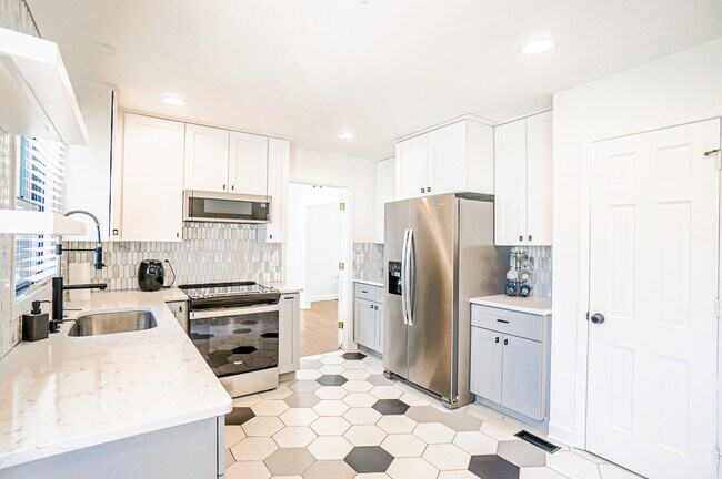 Kitchen - 5321 Providence Rd