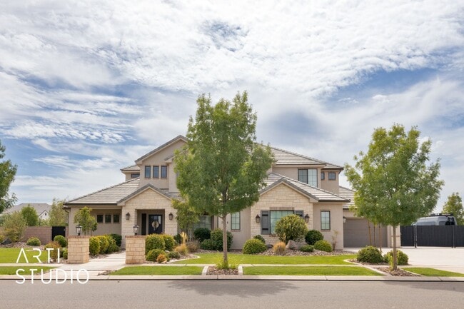 Primary Photo - Fully Furnished Gorgeous 5 bed 4 bath with...