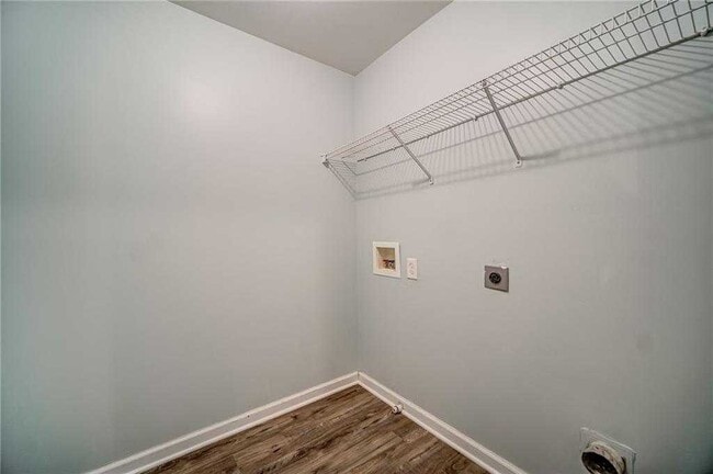 Building Photo - 716 Parkside Dr