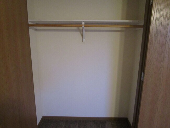 Building Photo - 707-707 Glenstone Dr