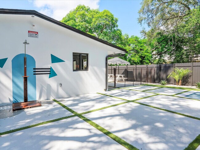Building Photo - 256 NW 57th St