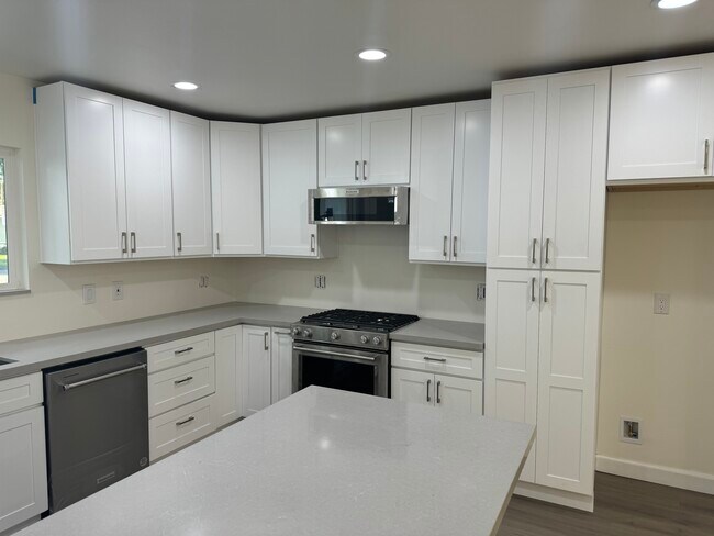 Building Photo - 3536 West Ave