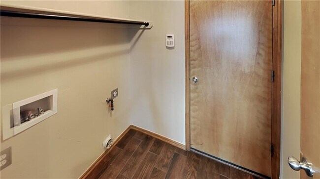 Building Photo - 1420 SE 15th St