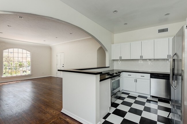  - 1415 S Sherbourne Dr