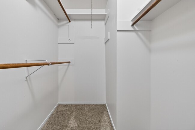 Building Photo - 2027 Ottawa Ln