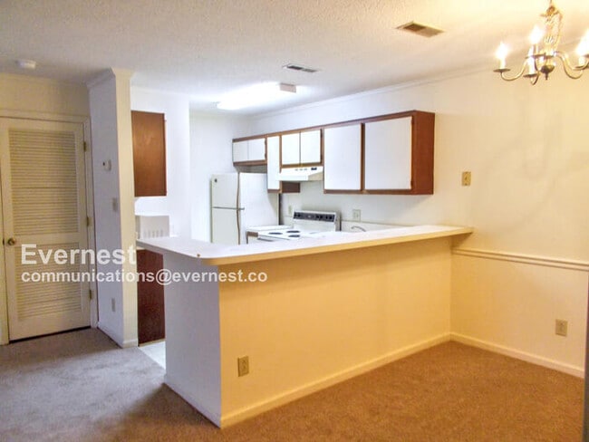 Building Photo - 105K Stratford Dr