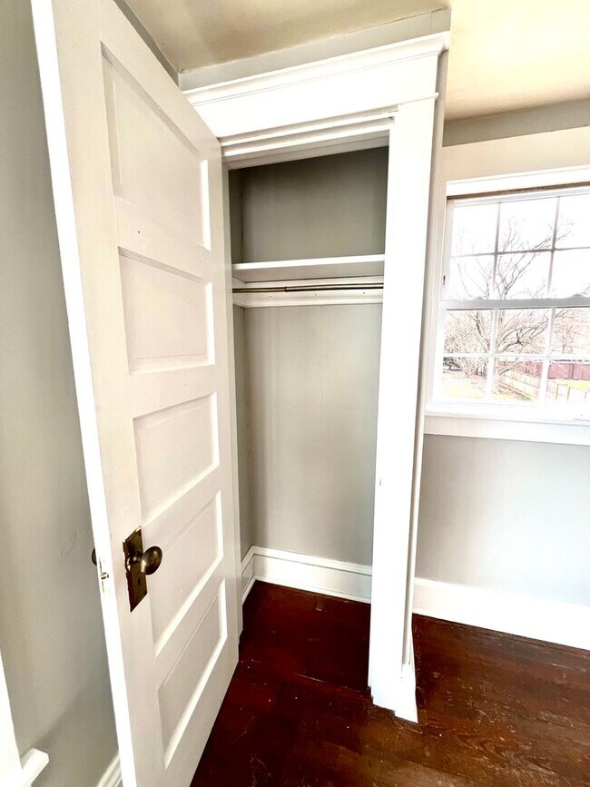 Building Photo - Spacious 3BR Home with Large Yard, Private Driveway & Storage