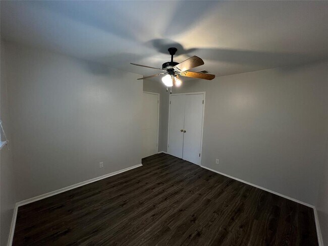 Building Photo - 214 Shenandoah Dr