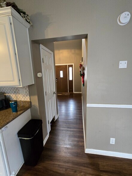 Building Photo - 25 Saxon Ct