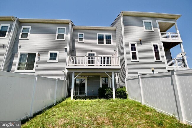 Building Photo - 11177 Southport Pl