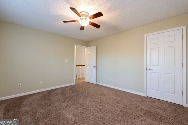 Building Photo - 135 Sandwood Dr