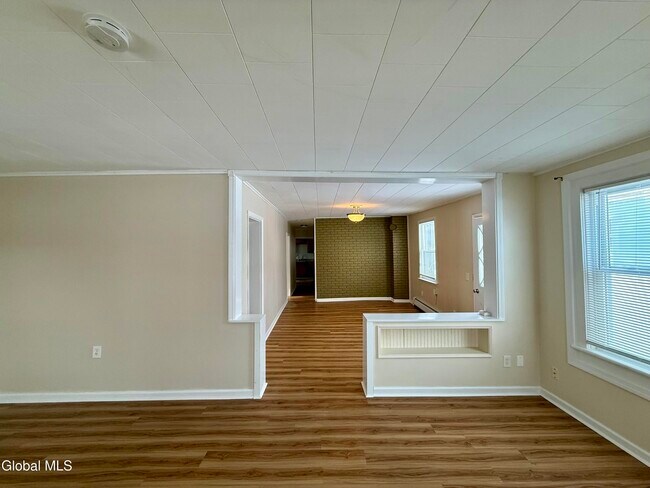 Building Photo - 13 School St