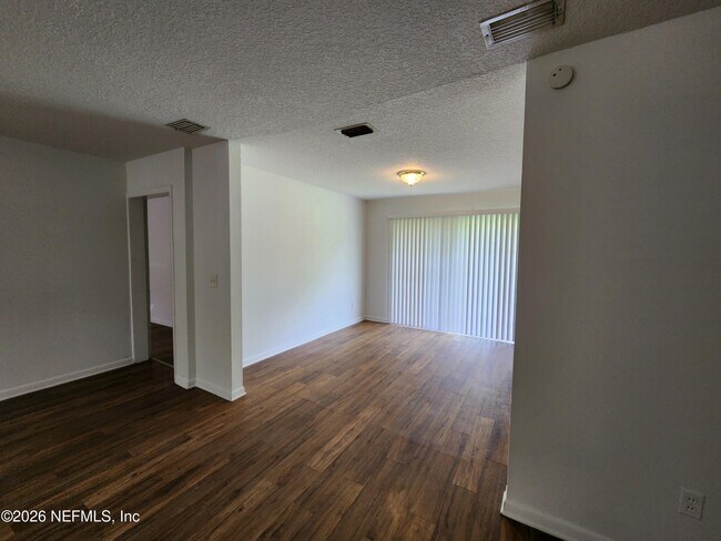 Building Photo - 1721 Hawaii Dr E