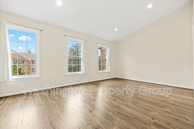 Building Photo - 4267 Fox Lake Dr