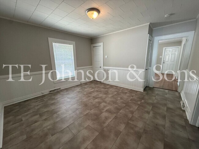 Building Photo - Charming 2 Bedroom Home with Rocking Chair Front Porch Near Downtown Winston-Salem