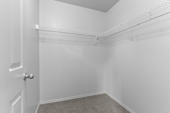 Building Photo - Available NOW Hillsboro End Unit Townhome Minutes to Intel Jones Farm, Costco, Parks 1 Small Pet OK