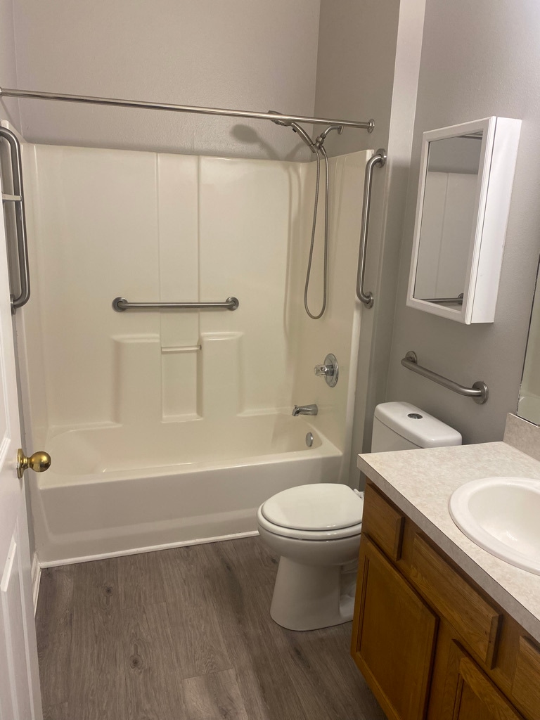 Master Bath - 6111 Maggies Cir