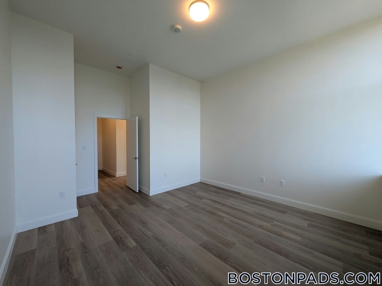 Building Photo - 1079 Commonwealth Ave