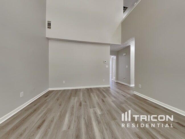 Building Photo - 1437 Gates Cir SE