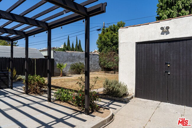 Building Photo - 1316 Mariposa Ave