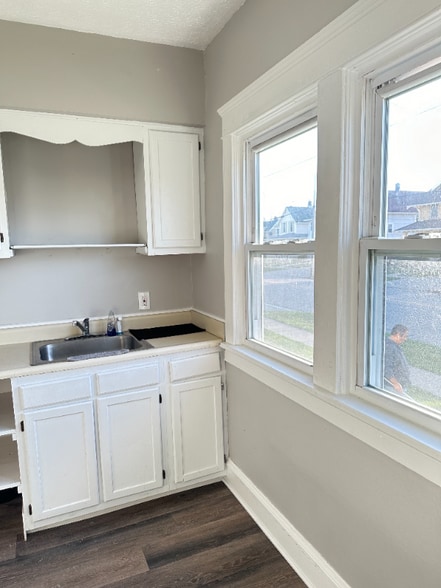 Building Photo - 1185 W 8th St