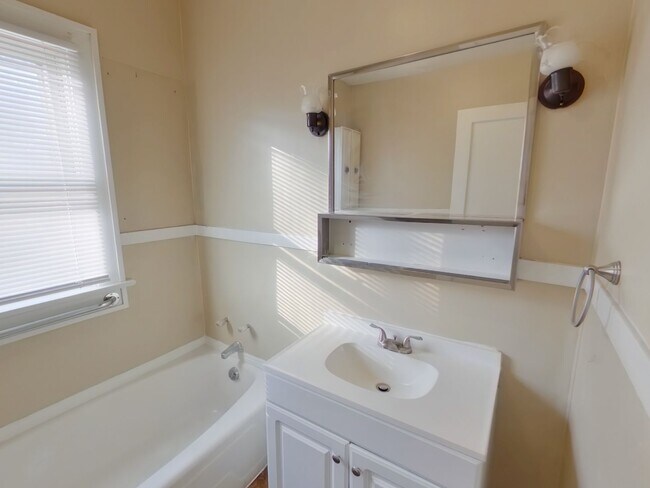 Building Photo - 207 S Erie Ave