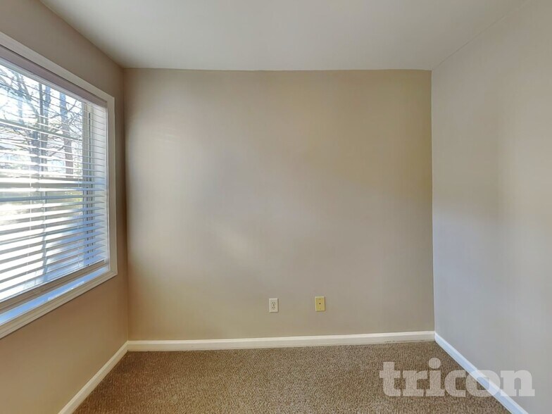 Building Photo - 12264 Crestwood Ct