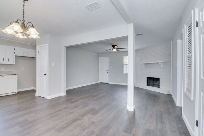 Building Photo - Excellent Newly Renovated Home!