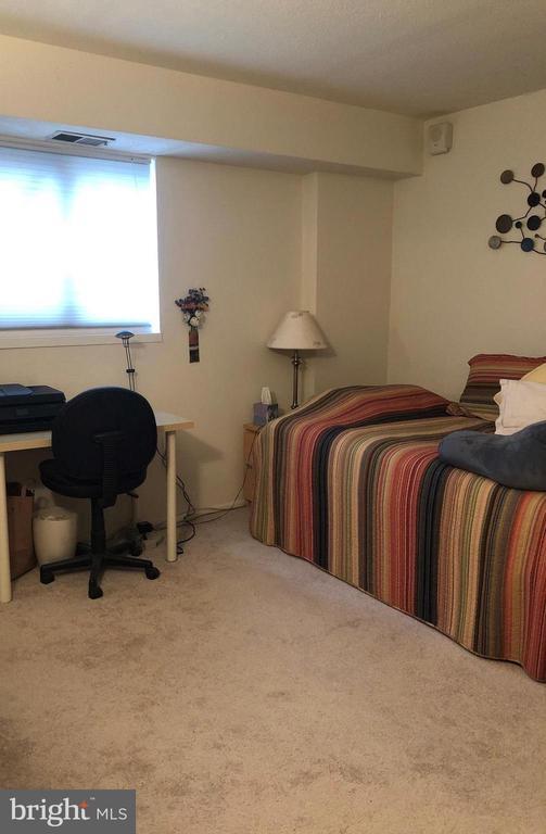 Building Photo - 1420 Locust St